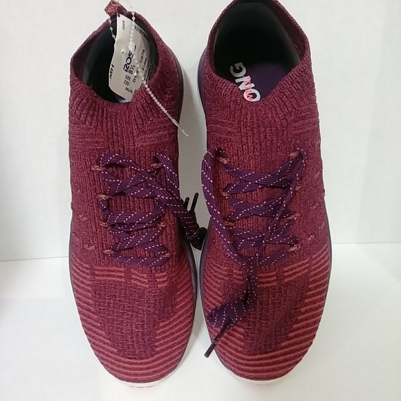 NWOB UNDER ARMOUR SNEAKERS. size 8 1/2 - Picture 8 of 12